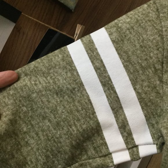 Love graphic soft green crewneck sweatshirt size L  Weekend Edition - Picture 3 of 5